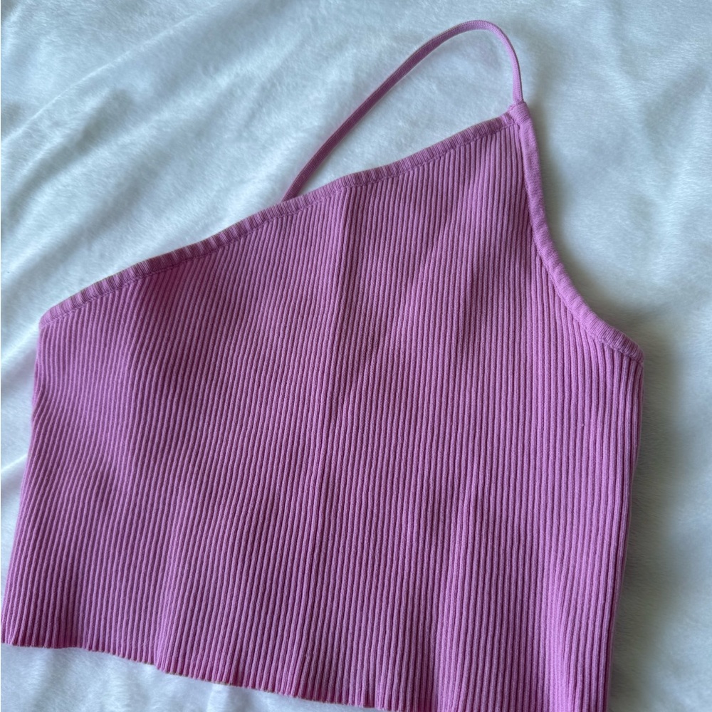 One-shoulder cropped top, ribbed fabric, stretchy, pink shade, spaghetti strap.